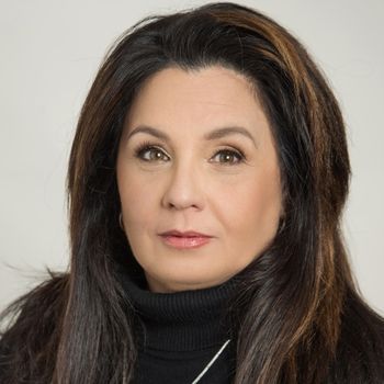 Portrait of Stephanie Perez, Director Of Operations, Referral And Relocation Coordinator,  RE Salesperson.