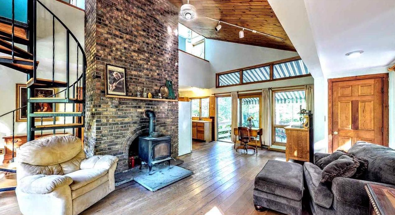 Halter Associates Realty: New Listing: Luxury Home on Manorville in Saugerties